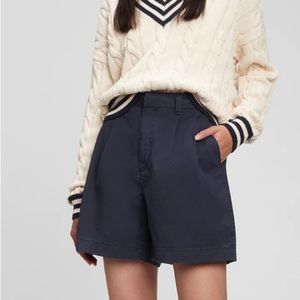 (NEVER WORN- TAGS ON) Gap High Rise Pleated Khaki Shorts with Washwell